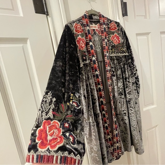 Driftwood Carly Velvet Embroidered Kimono Jacket Size Medium - Picture 6 of 16